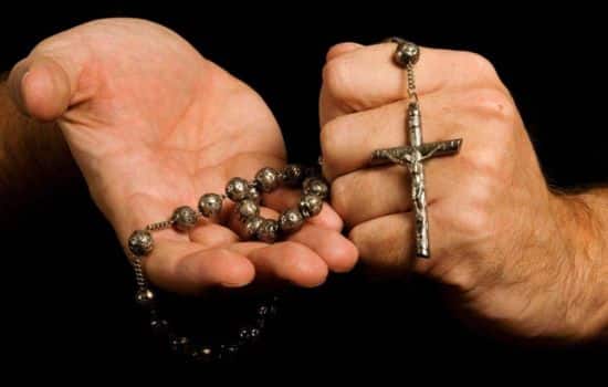 Encuentra paz interior con la oración