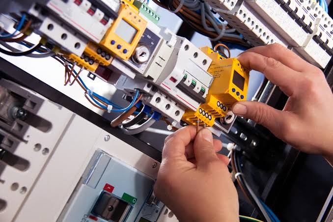Aplicación práctica para aprender electricidad paso a paso